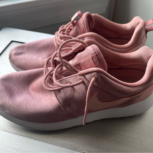 Nike Roshe Ones Elemental Pink Sz 8 - Picture 2 of 5